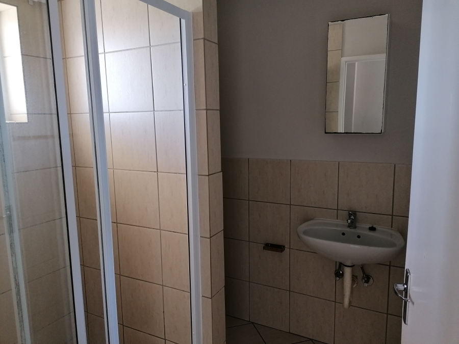 To Let 2 Bedroom Property for Rent in Buh Rein Estate Western Cape